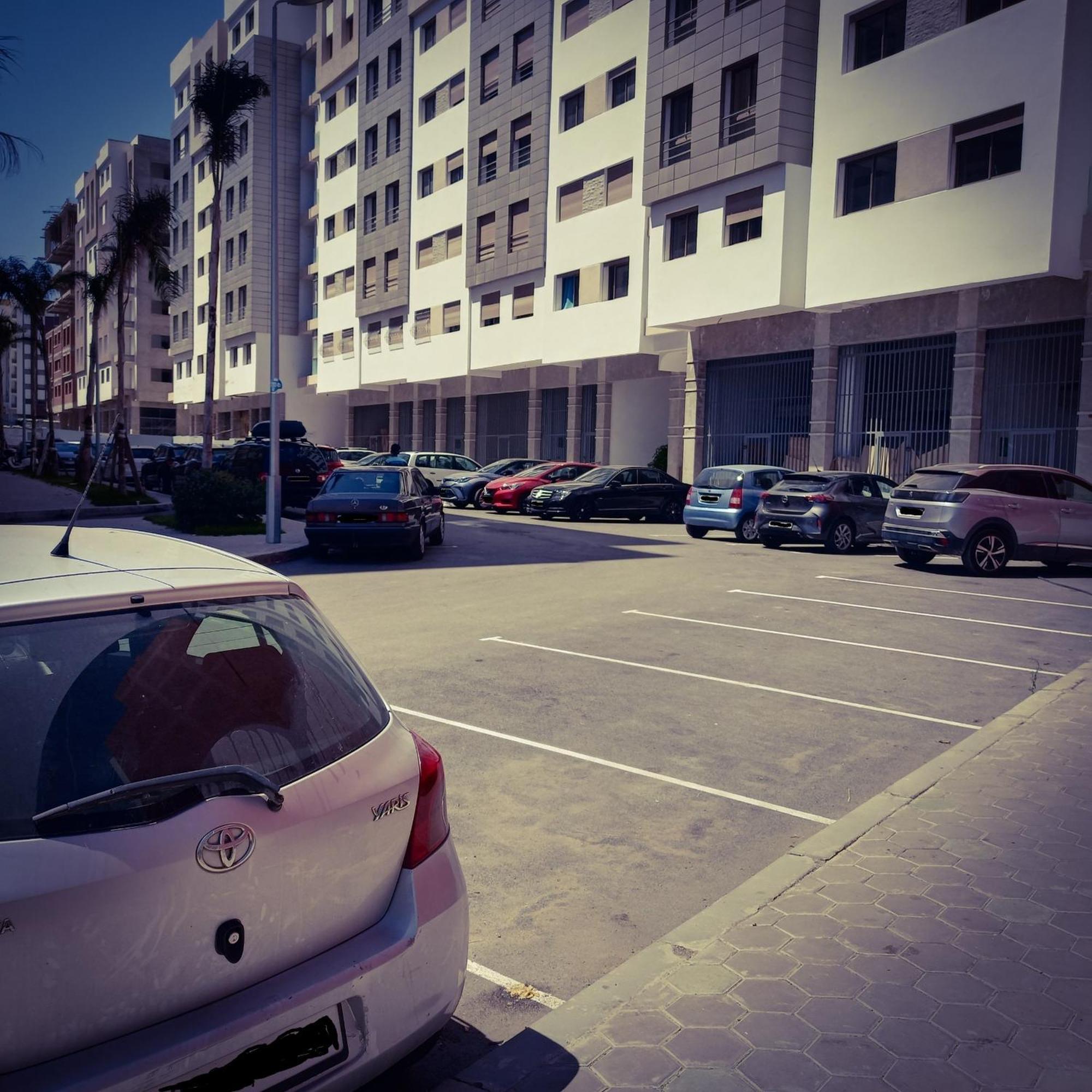Super Apartement Totalement Neuf Et Climatise A Cote Du Centre Commercial Marjane M2 Tanger Exteriör bild